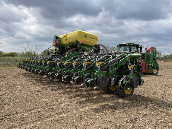 2022 John Deere 1795 Planter
