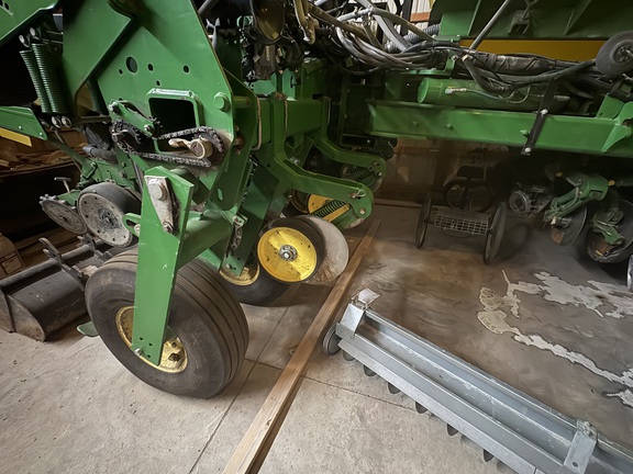 2015 John Deere 1775NT Planter