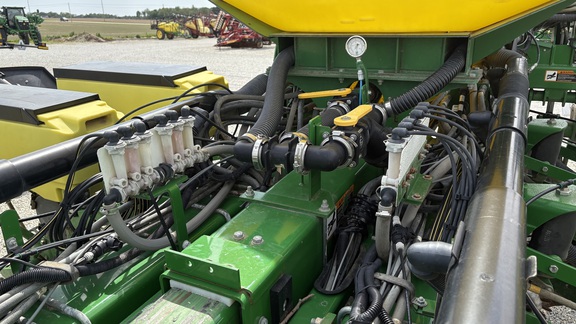 2015 John Deere 1775NT Planter