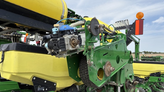 2015 John Deere 1775NT Planter