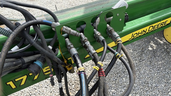 2015 John Deere 1775NT Planter