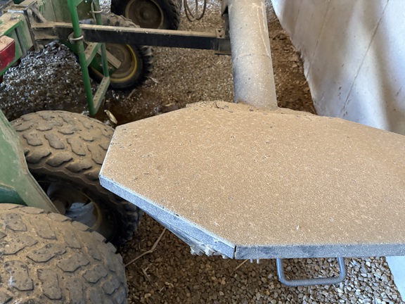 2009 John Deere 1990 Air Seeder