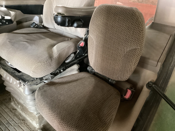 2011 John Deere 7215R Tractor