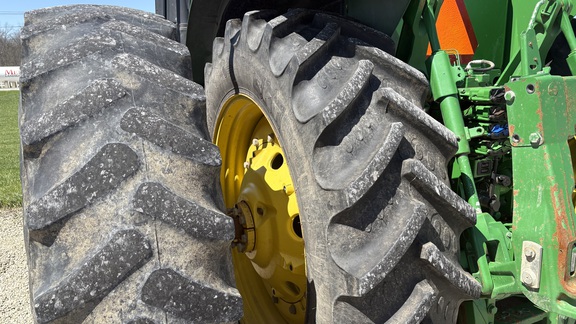 2011 John Deere 7215R Tractor