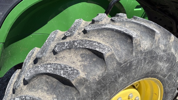 2011 John Deere 7215R Tractor