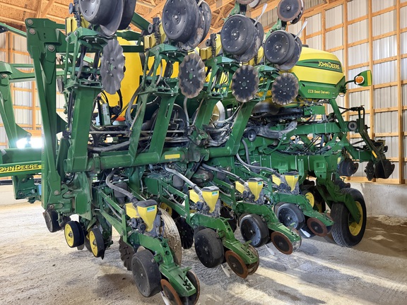 2013 John Deere 1790 Planter