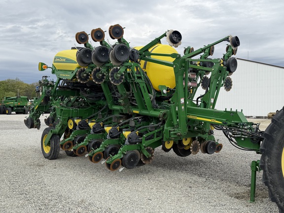 2013 John Deere 1790 Planter