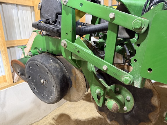 2013 John Deere 1790 Planter