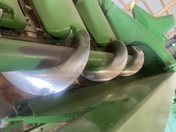 2011 John Deere 608C Header Corn Head