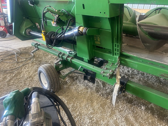 2011 John Deere 608C Header Corn Head