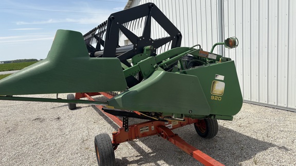 1998 John Deere 920 Header Combine