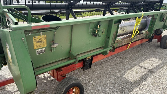 1998 John Deere 920 Header Combine