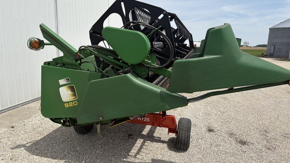 1998 John Deere 920 Header Combine