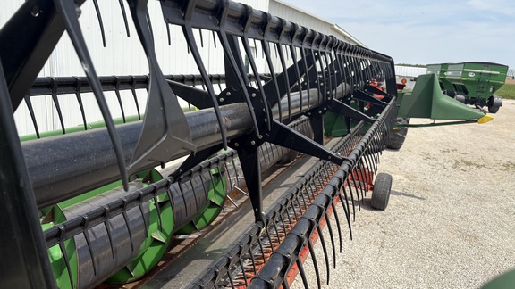 1998 John Deere 920 Header Combine
