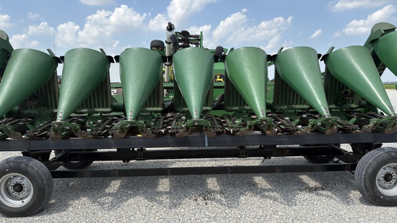 1997 John Deere 893 Header Corn Head