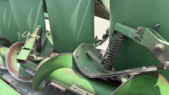 1997 John Deere 893 Header Corn Head