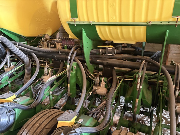 2018 John Deere 1775NT Planter