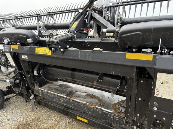 2022 MacDon FD240 Header Combine