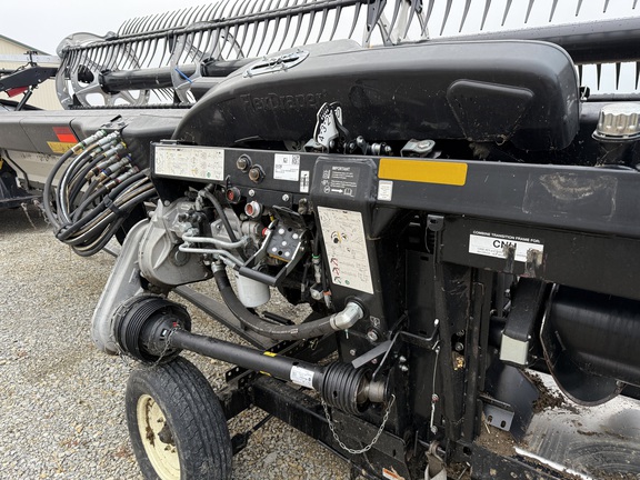 2022 MacDon FD240 Header Combine