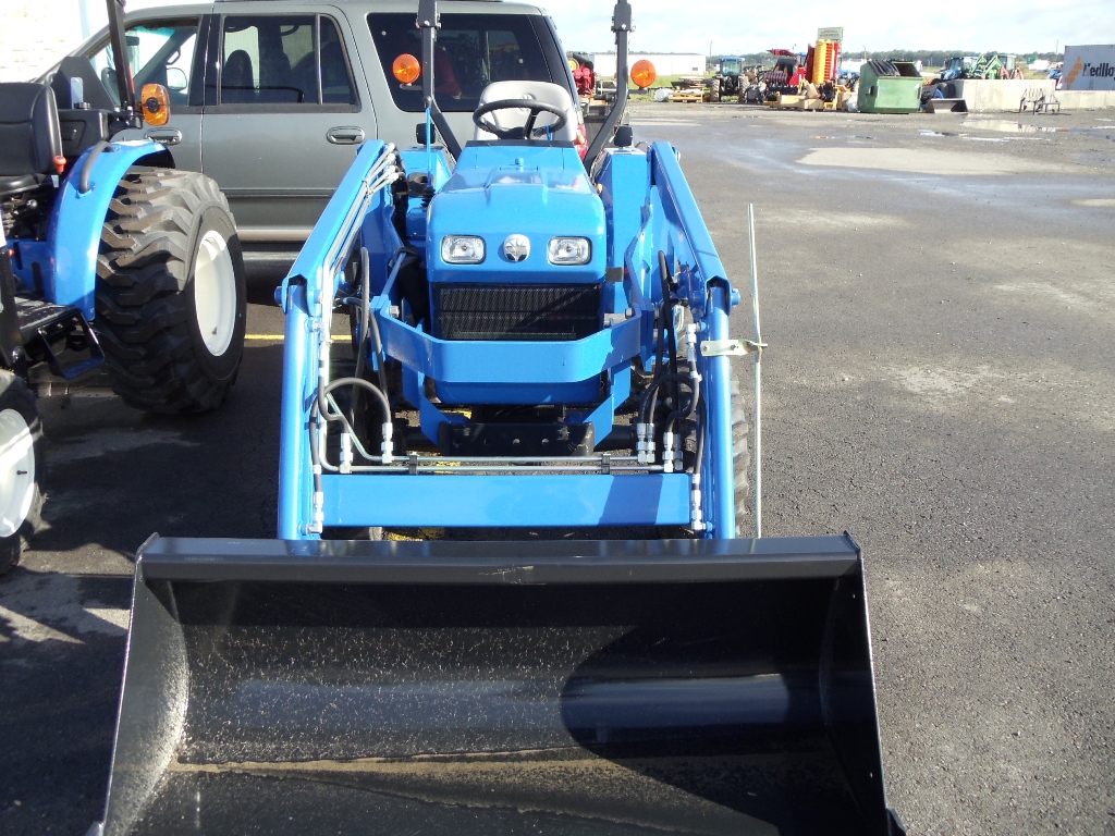 2011 New Holland T1520 Tractor Compact