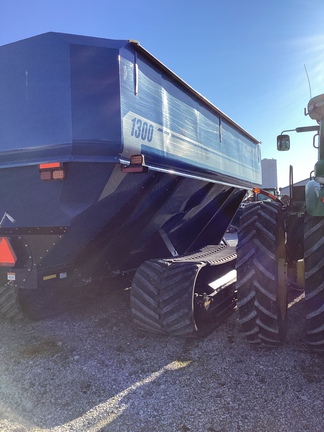 2014 Kinze 1300 Grain Cart