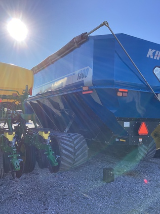 2014 Kinze 1300 Grain Cart