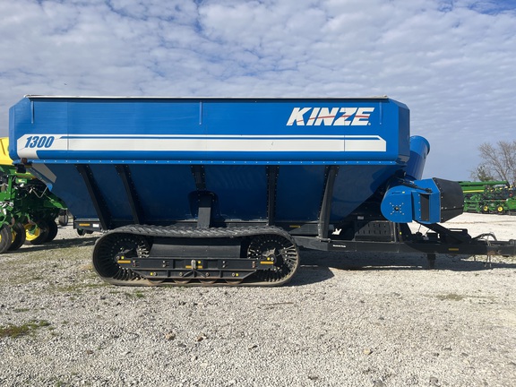 2014 Kinze 1300 Grain Cart