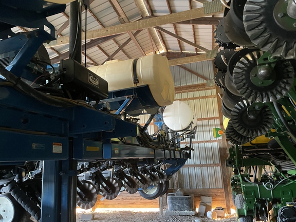 2011 Kinze 3660 Planter