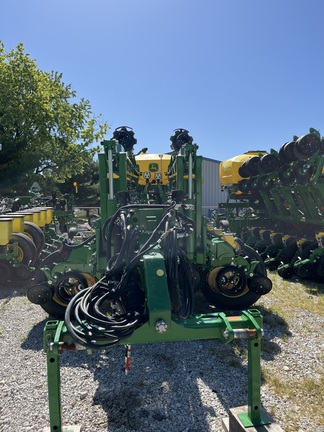 2023 John Deere 1775NT Planter