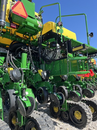 2023 John Deere 1775NT Planter