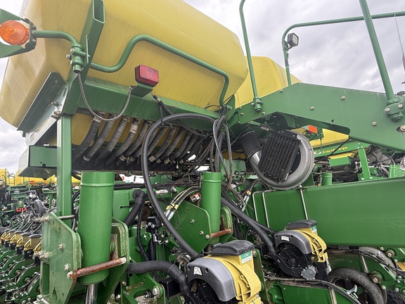 2005 John Deere 1770NT CCS Planter