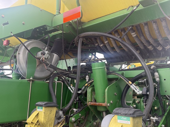 2005 John Deere 1770NT CCS Planter