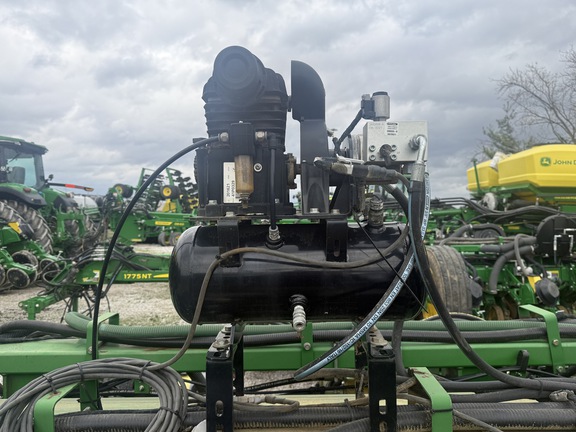 2005 John Deere 1770NT CCS Planter