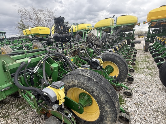 2005 John Deere 1770NT CCS Planter