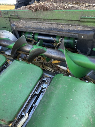 2022 John Deere C8R Header Corn Head