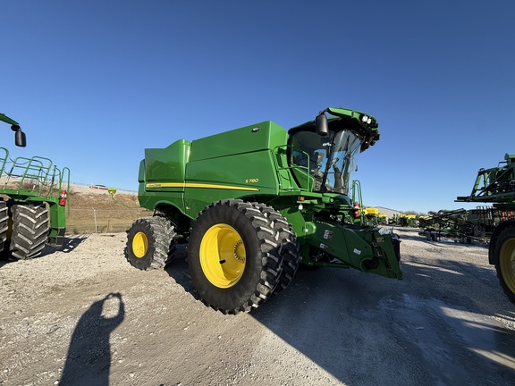 2023 John Deere S780 Combine