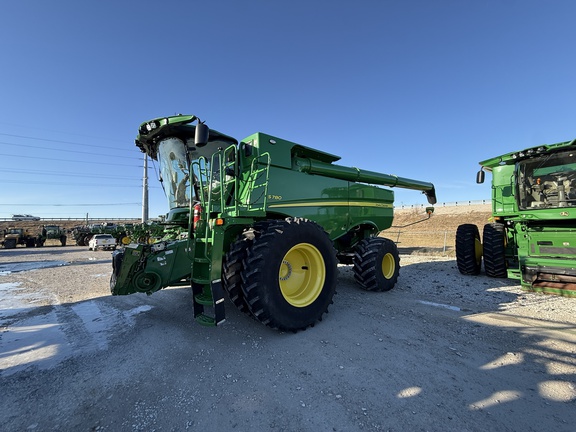 2023 John Deere S780 Combine