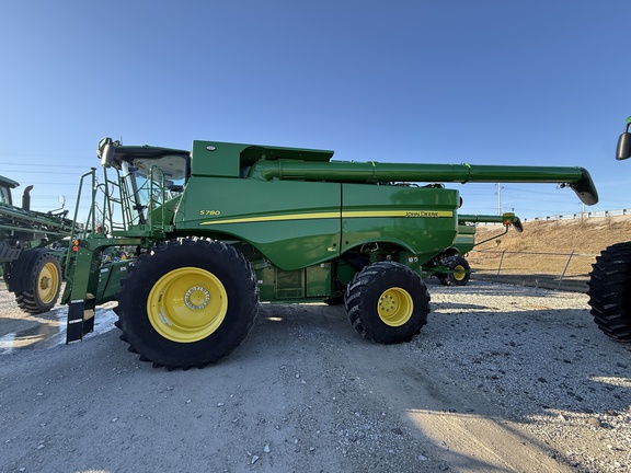 2023 John Deere S780 Combine