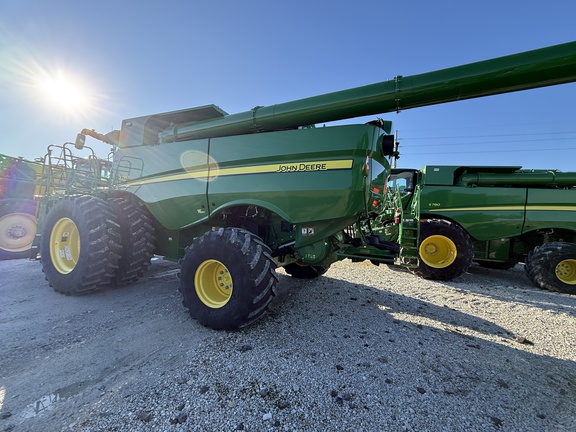 2023 John Deere S780 Combine