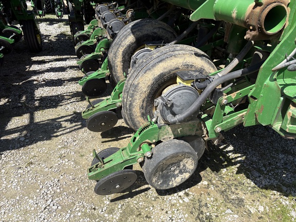 2011 John Deere 1790 Planter