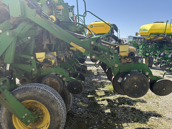 2011 John Deere 1790 Planter