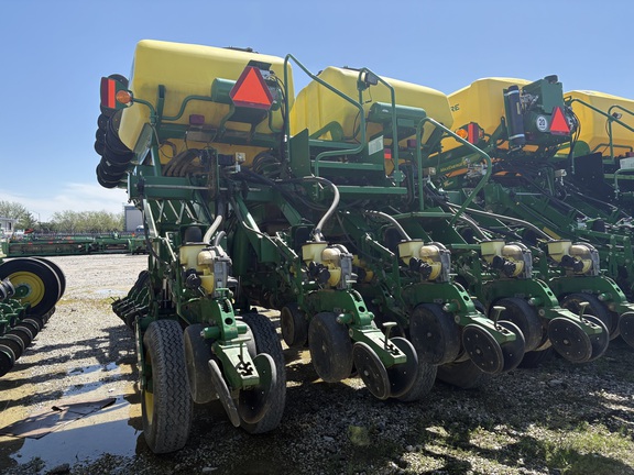 2011 John Deere 1790 Planter