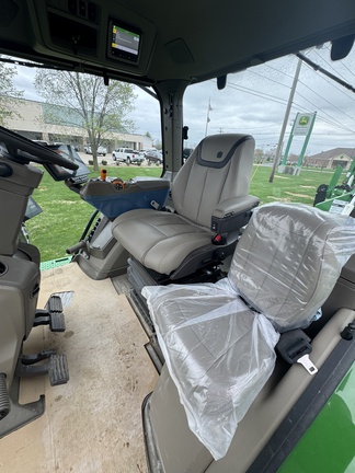 2024 John Deere 8R 250 Tractor