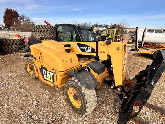 2010 Caterpillar TH255 TeleHandler
