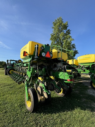 2024 John Deere 1775NT Planter