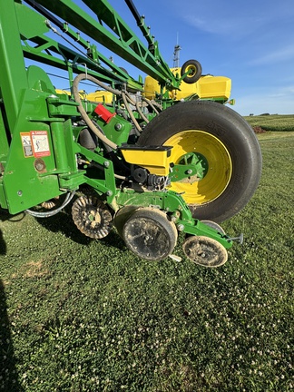 2024 John Deere 1775NT Planter