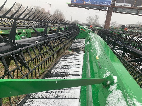 2023 John Deere RD35F Header Combine