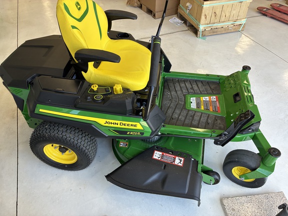 2025 John Deere Z370R Mower/Zero Turn