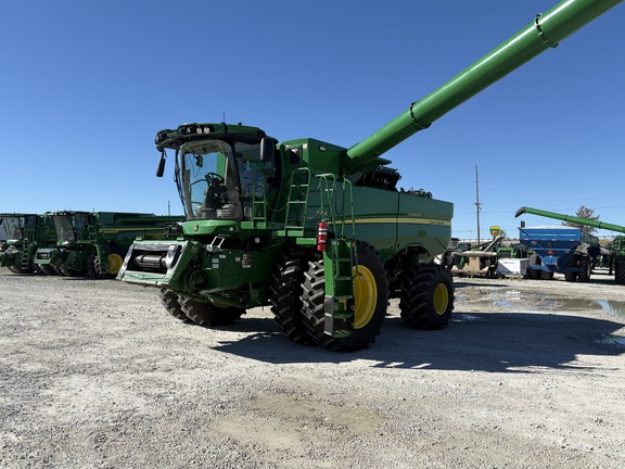 2023 John Deere S780 Combine