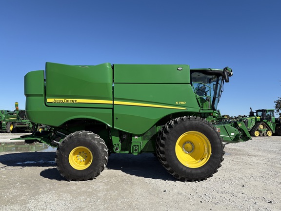 2023 John Deere S780 Combine